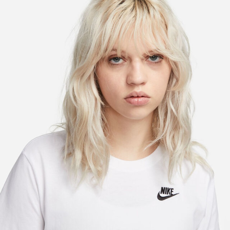 New Sportswear Club T-Shirt Women – White